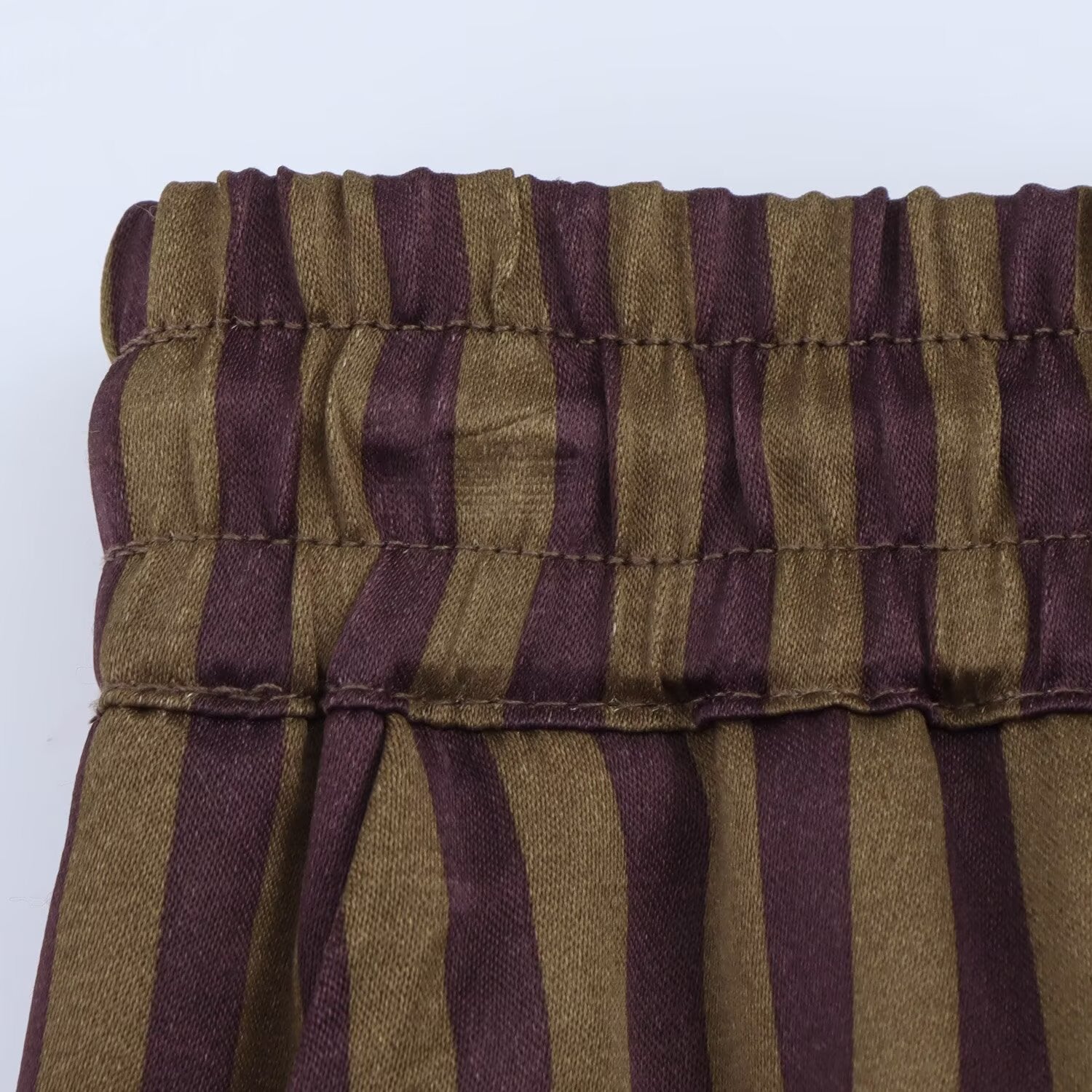 Zweiteiliges Set mit gestreiftem Hemd & gerader Hose – Stilvoll & Bequem