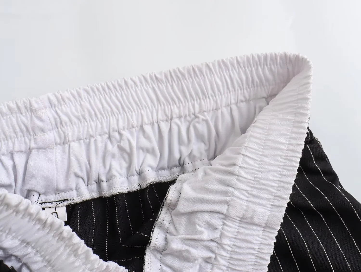 Weite Hose mit Streifen