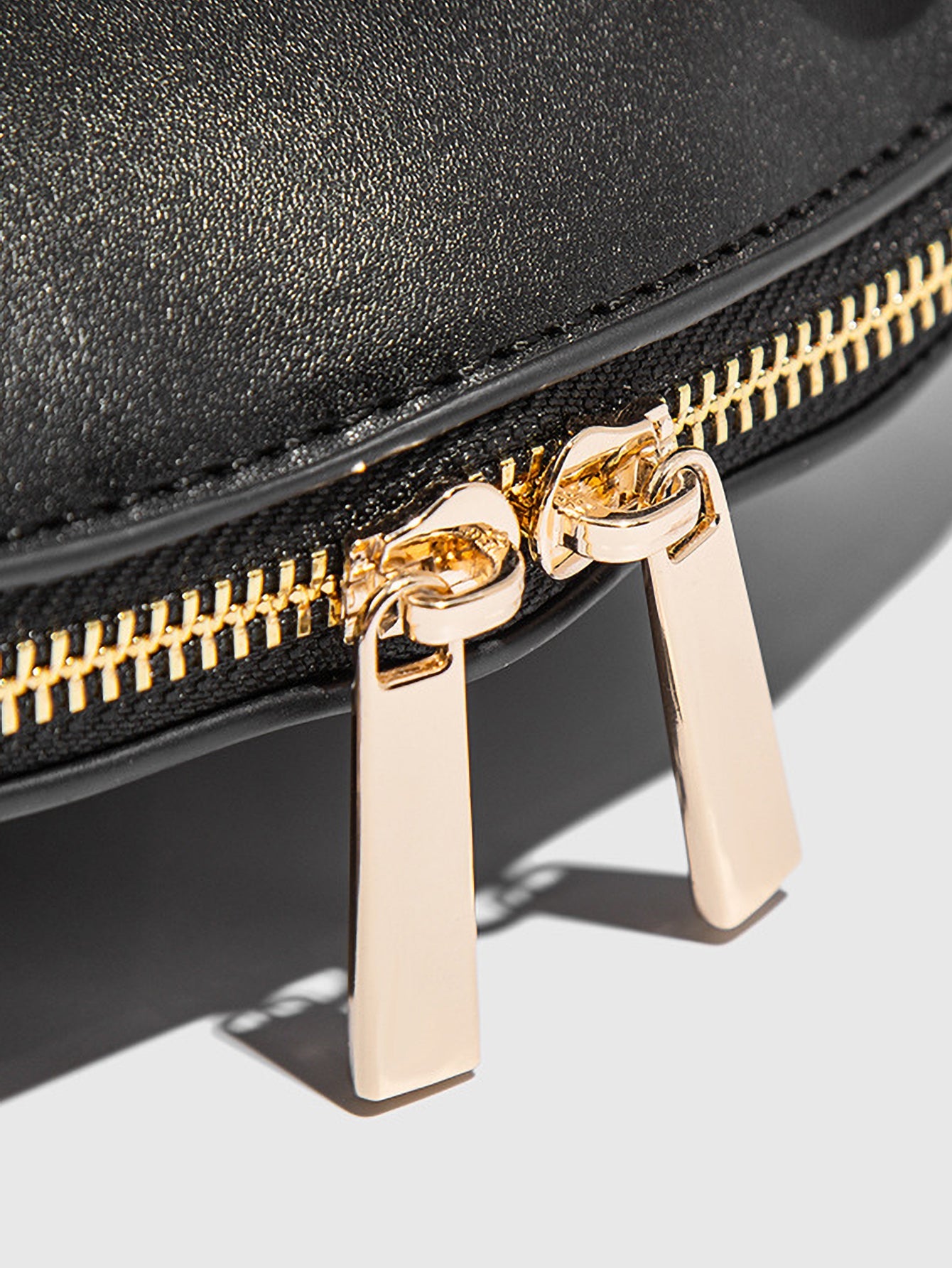 Elegante Umhängetasche mit Doppelgriff & Perlendetails