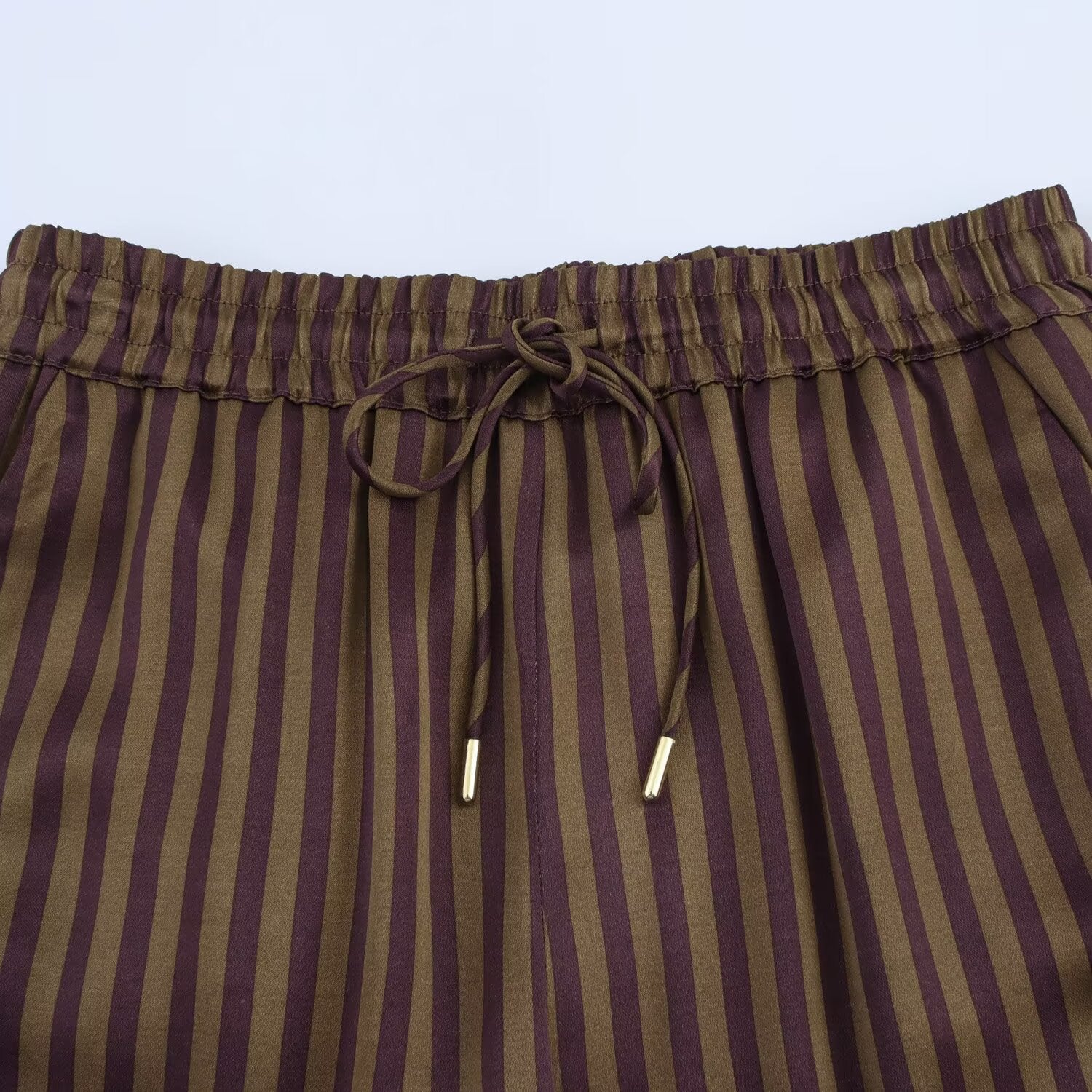 Zweiteiliges Set mit gestreiftem Hemd & gerader Hose – Stilvoll & Bequem