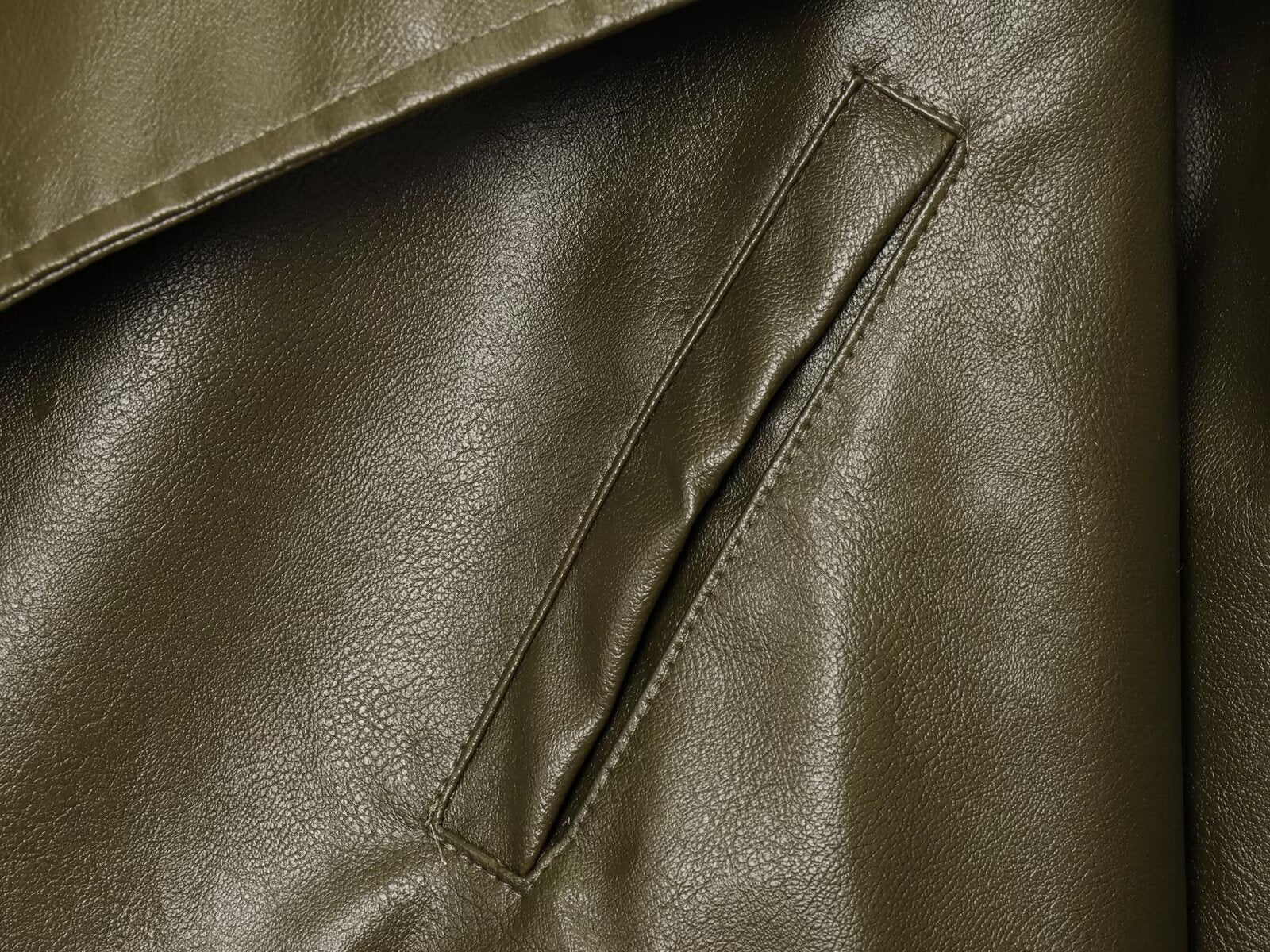 Kurze Leder Jacke im Biker-Look