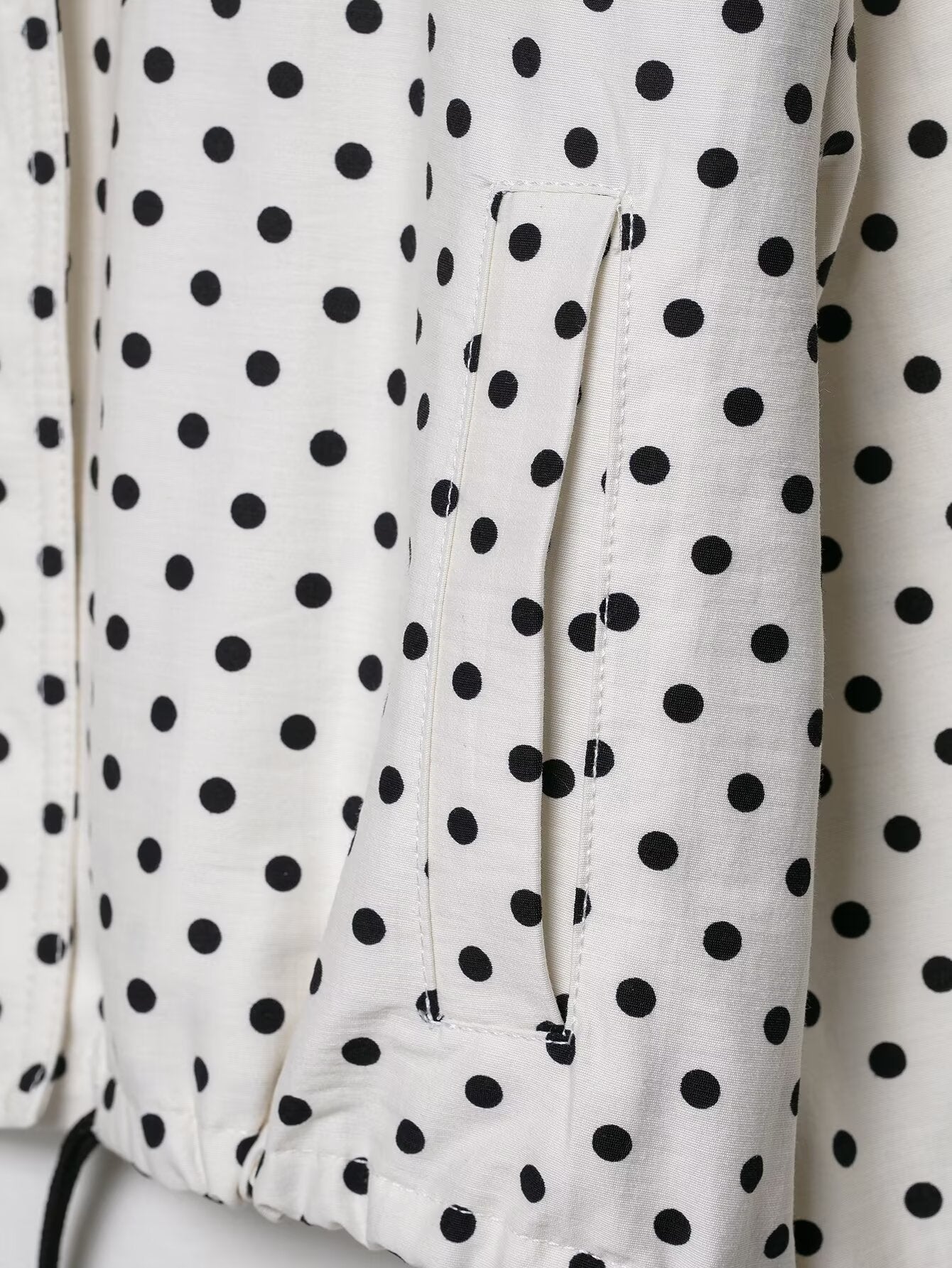 Kurzjacke im Polka-Dot-Design
