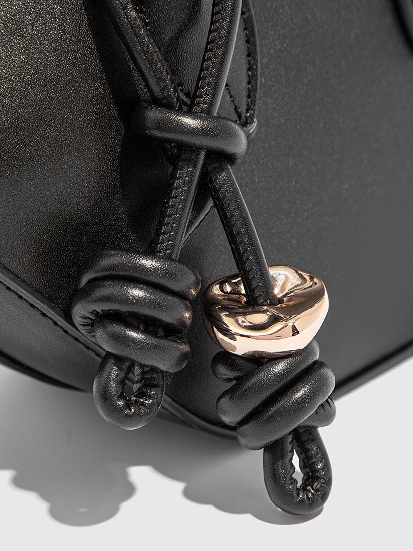 Elegante Umhängetasche mit Doppelgriff & Perlendetails