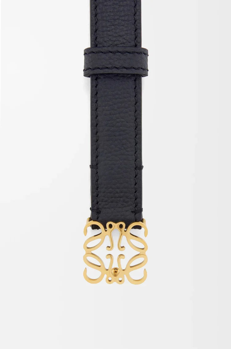 Schmaler Gürtel mit goldener Logo-Schnalle